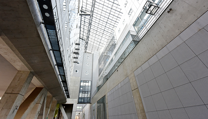 j9九游国际真人 「当初は中学校の校庭が使えなかったので、一くんのお父さんたちが、近くの工場の駐車場に練習する場所を作ってくれたんです」砂利だらけのピッチ